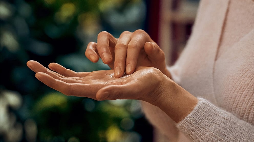 woman applying plumping facial oil