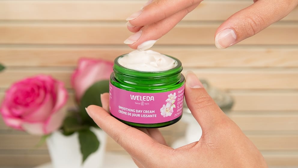 Smoothing Day Cream with Wild Rose & White Tea - Weleda
